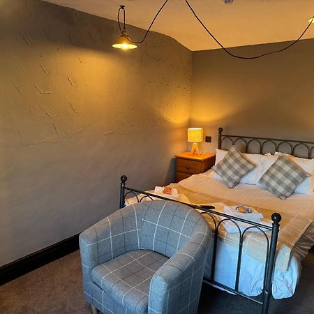 The Black Swan Hotel Лейберн Экстерьер фото